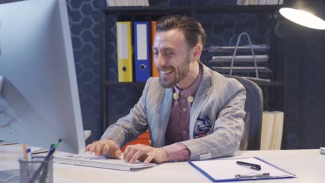 Stylish-and-charismatic-businessman-using-computer-in-office-rejoicing,-getting-good-news,-winning.